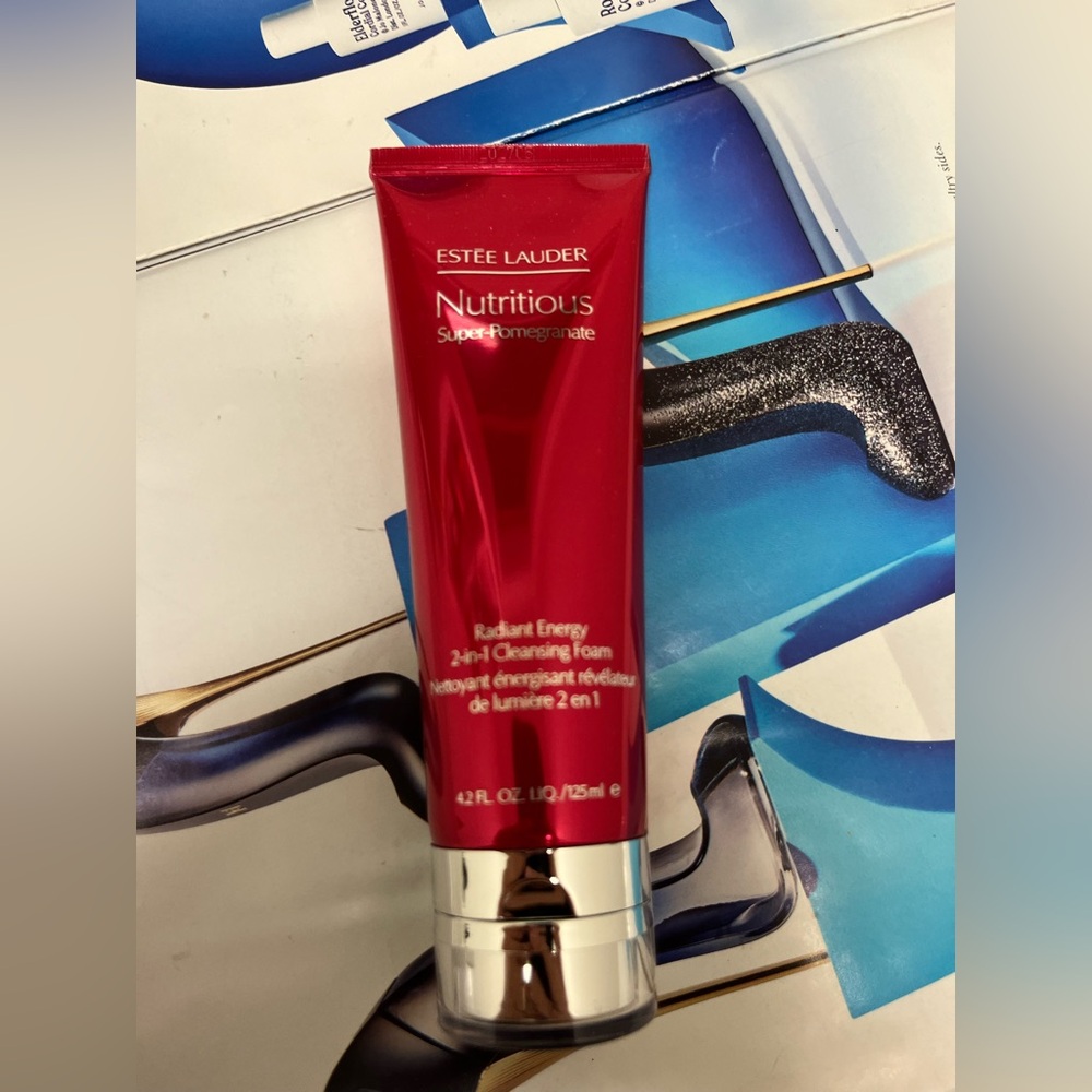 Estee Lauder Nutritious Super-Pomegranate Radiant Energy 2-in-1 Cleansing Foam